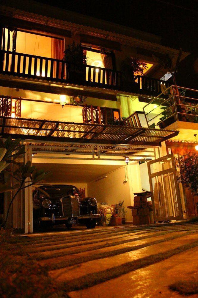 Oyo 90855 Vince Villa Букит-Мертаджам Экстерьер фото